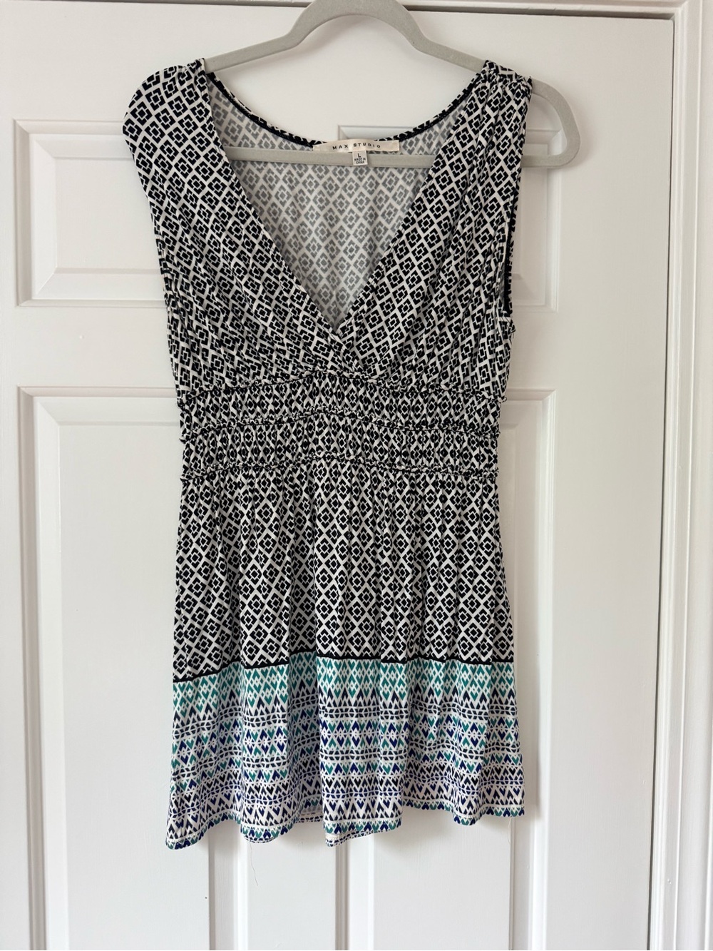 Max Studio Black and White Diamond Print V-Neck Tank with Teal Hem